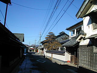 落ち着いた街並みをゆきます