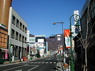 北国街道は、北に向かってまっすぐ進みます