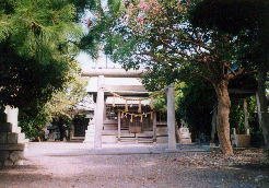 六所神社。天竜川を渡り終えた安堵感からゆっくり休ませてもらいましたっ