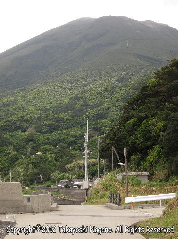 東地区から見る御岳。雄大です